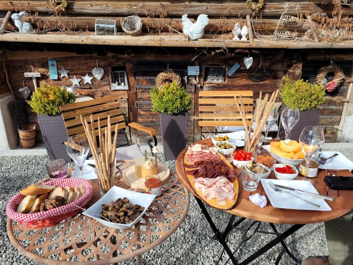 Chesa Prema Bed & Breakfast - Restaurant Disentis Buitenkant foto