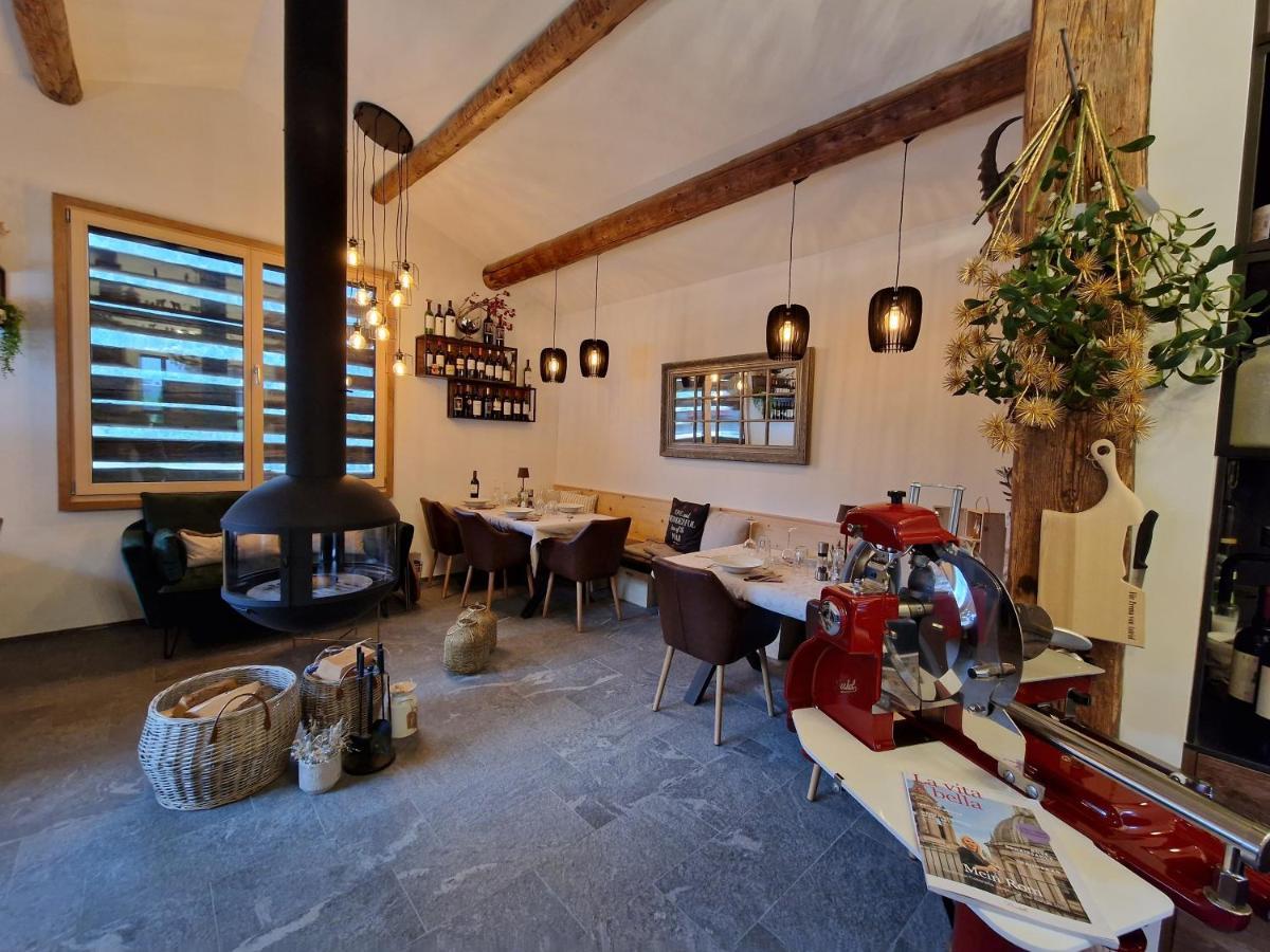 Chesa Prema Bed & Breakfast - Restaurant Disentis Buitenkant foto